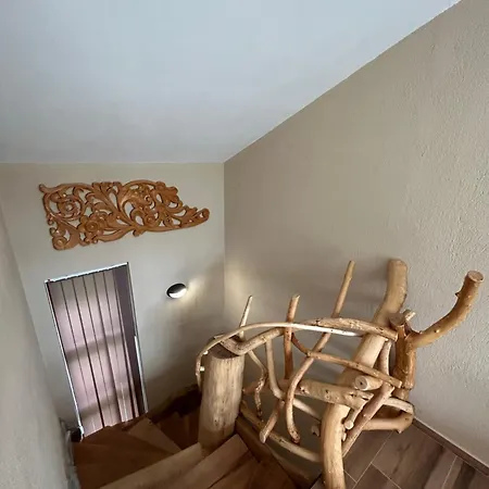 アパート зора シュコルピロフツ